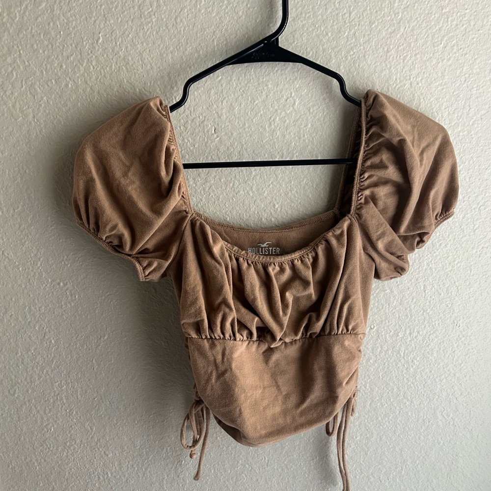 Hollister Women's Tan Puff Sleeve Crop
